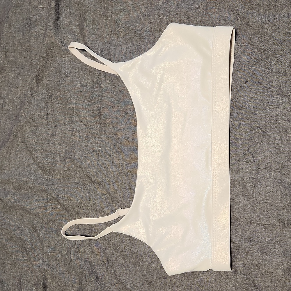 Fabletics white, shimmery sports bra, low support, size M, adjustable straps